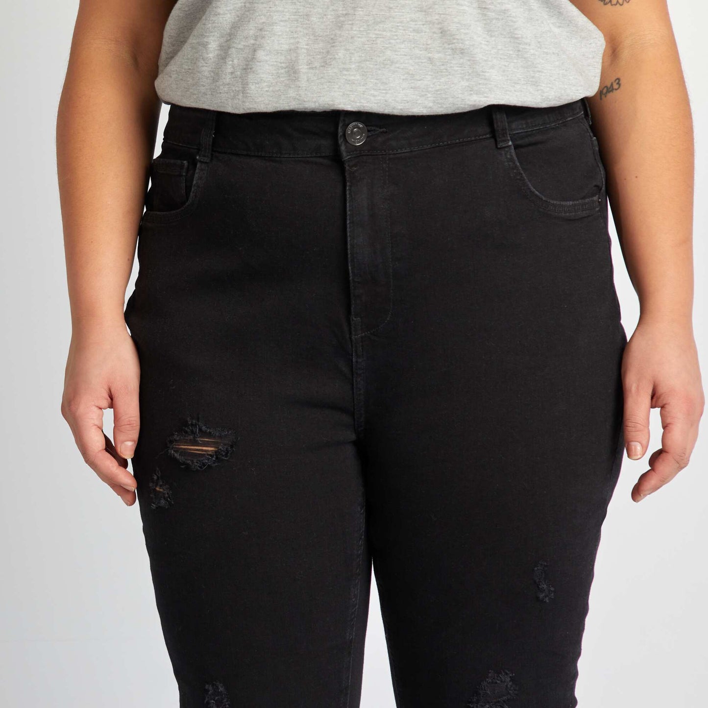 Pantalón slim elástico NEGRO