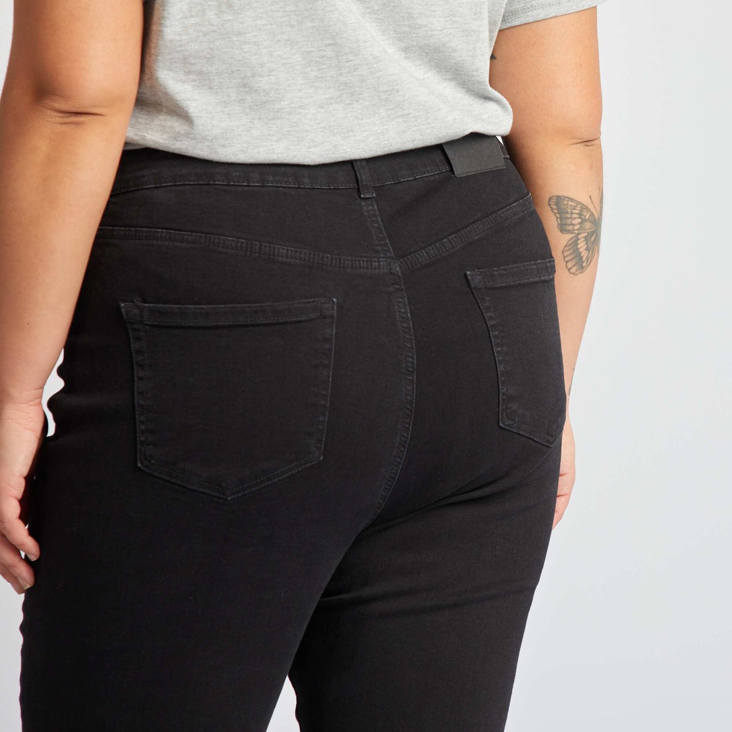 Pantalón slim elástico NEGRO