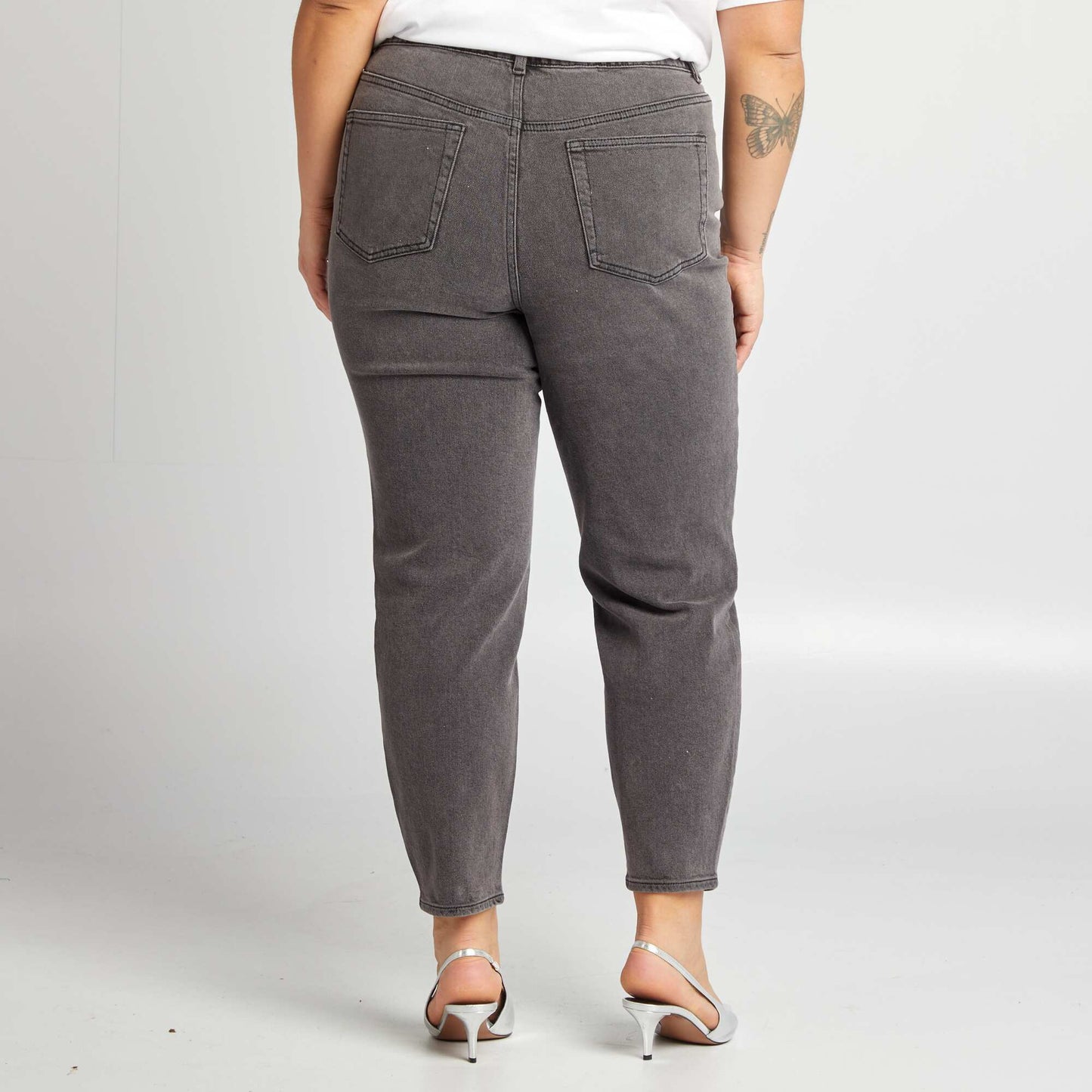 Jean mom tiro alto GRIS
