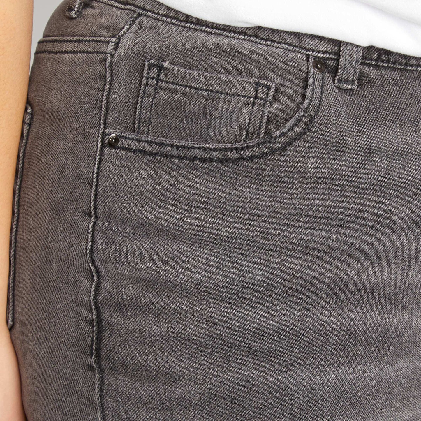 Jean mom tiro alto GRIS