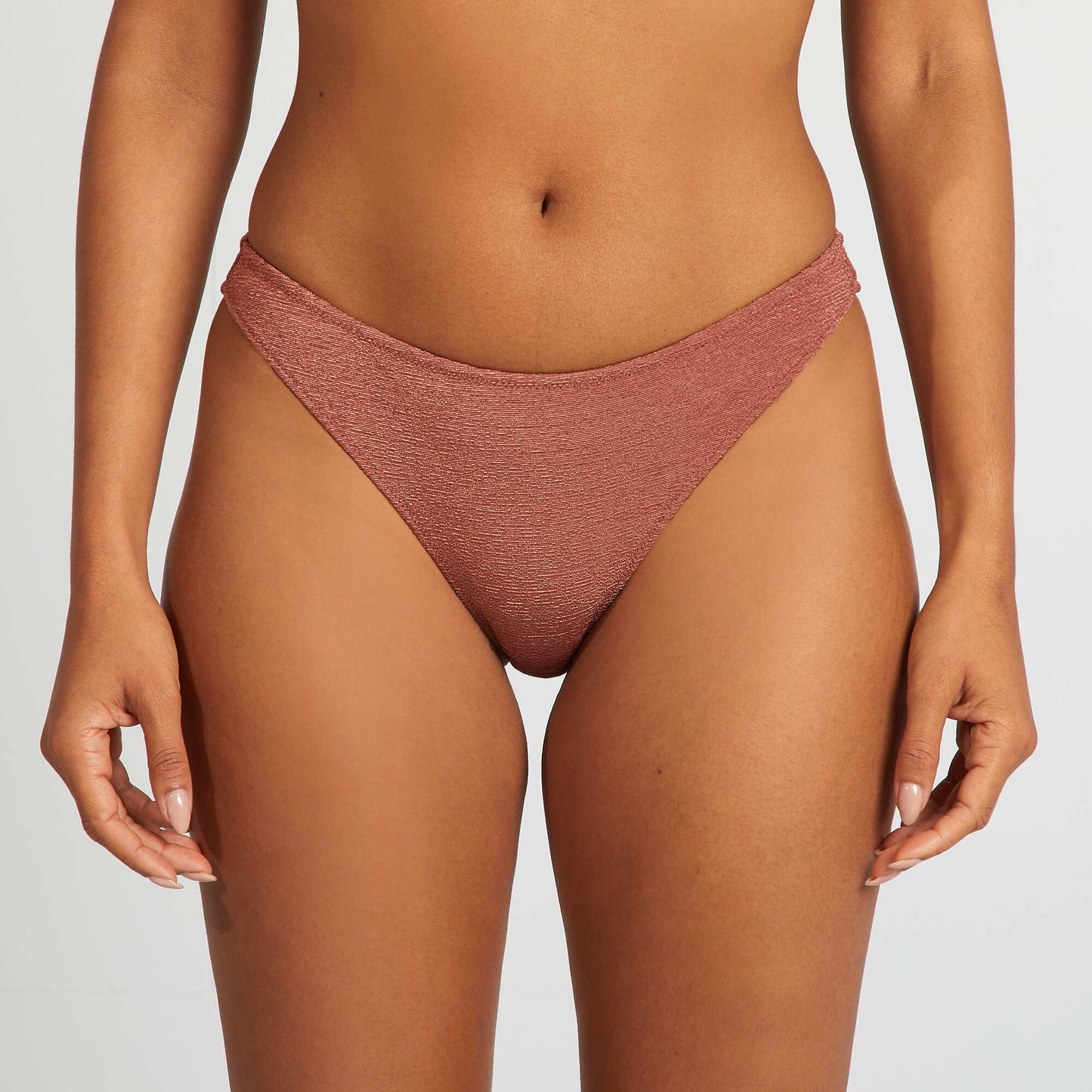 Braguita de bikini de material texturizado MARRON