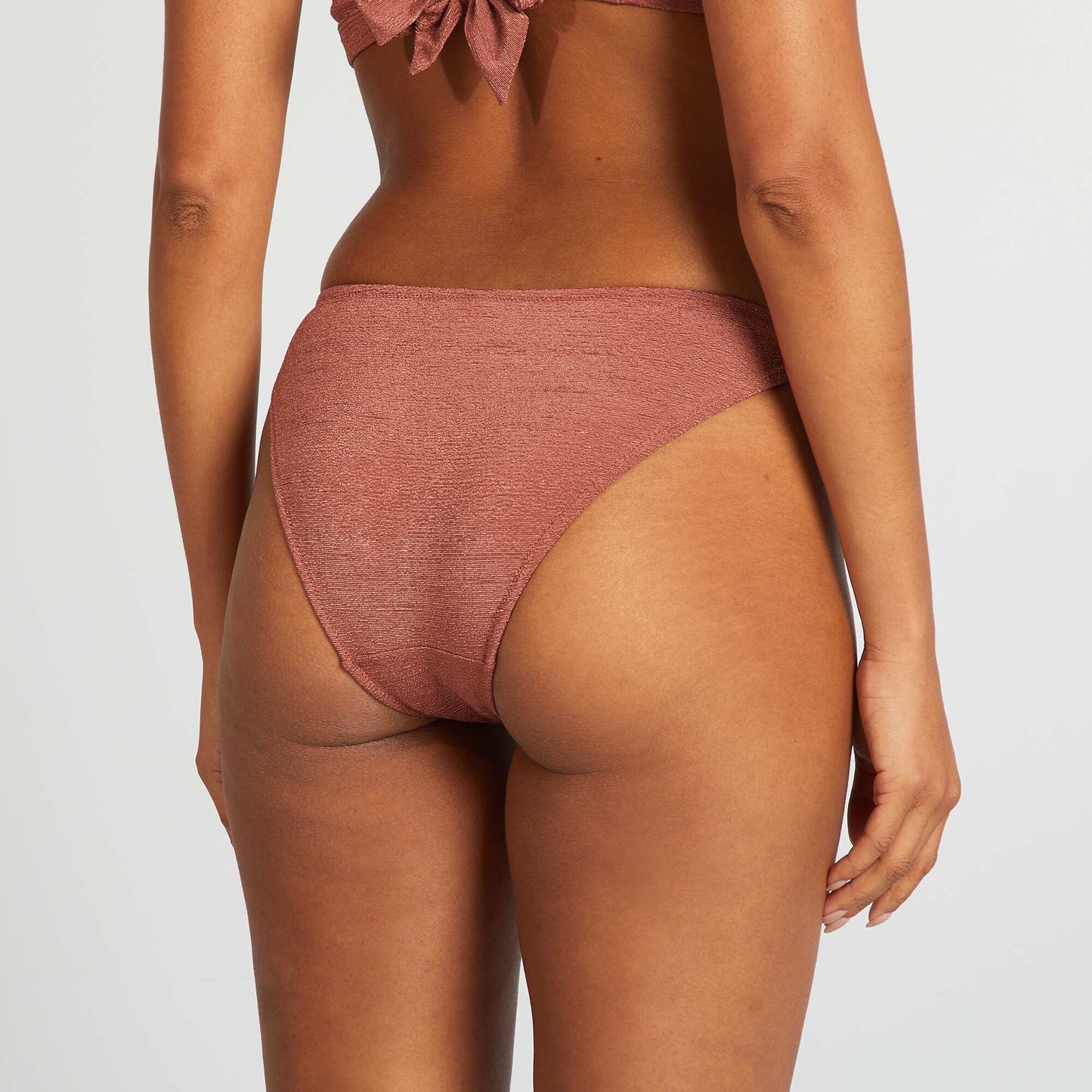 Braguita de bikini de material texturizado MARRON