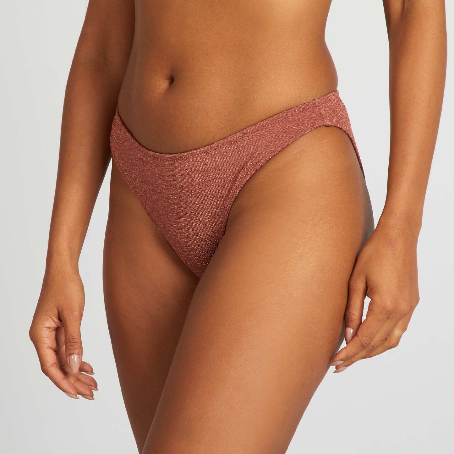 Braguita de bikini de material texturizado MARRON