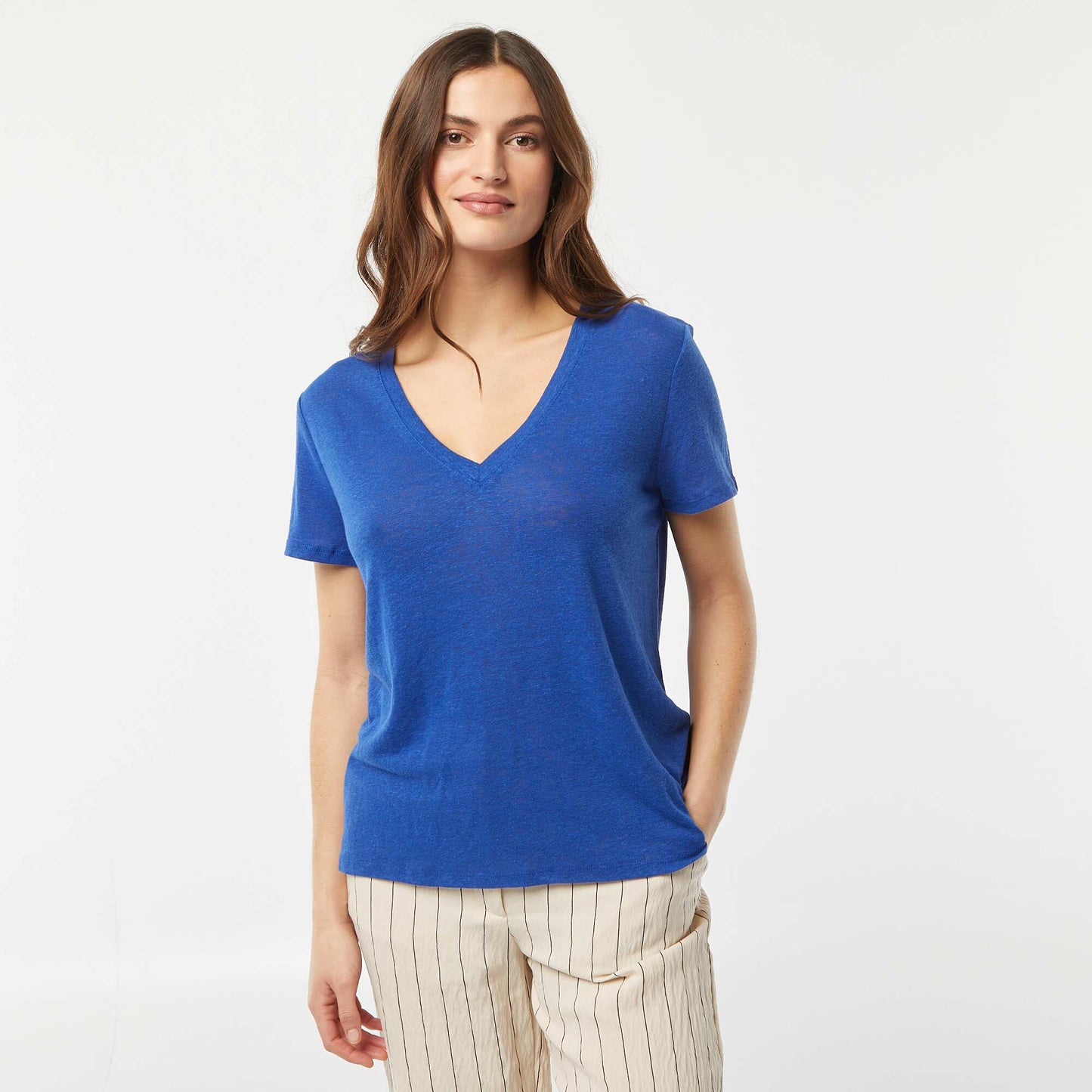 Camiseta básica de mezcla de lino con cuello de pico AZUL