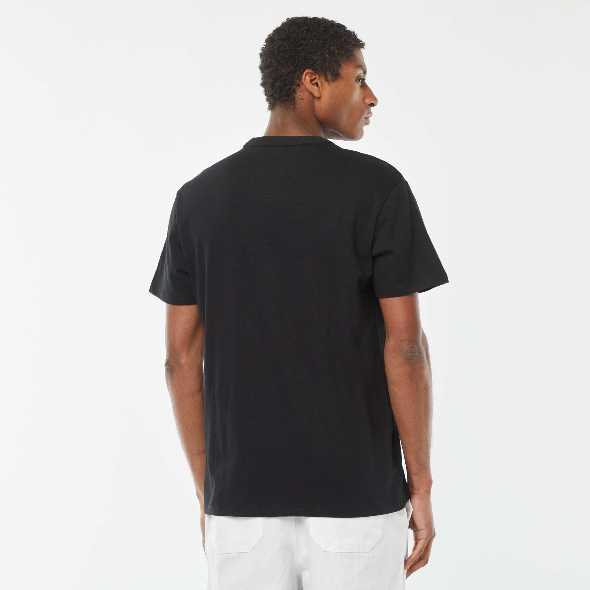 Camiseta de manga corta con cuello panadero NEGRO
