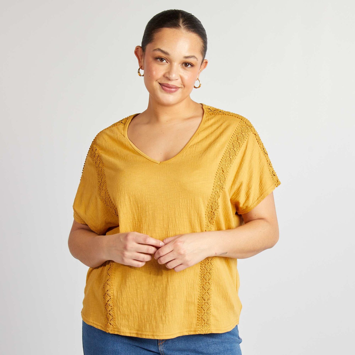 Blusa de tejido de crepé con bordados BEIGE