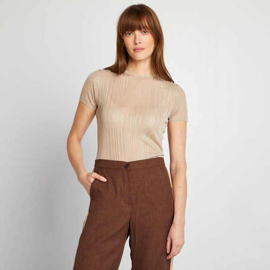 Camiseta en tejido de canalé con calados BEIGE