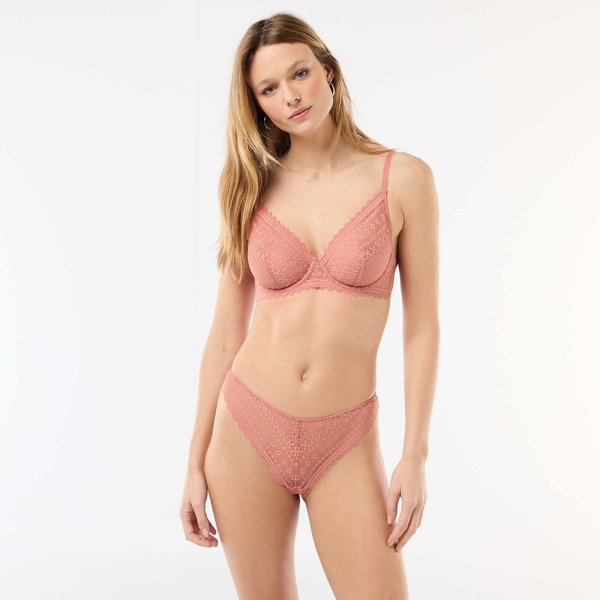 Tanga de encaje ROSA