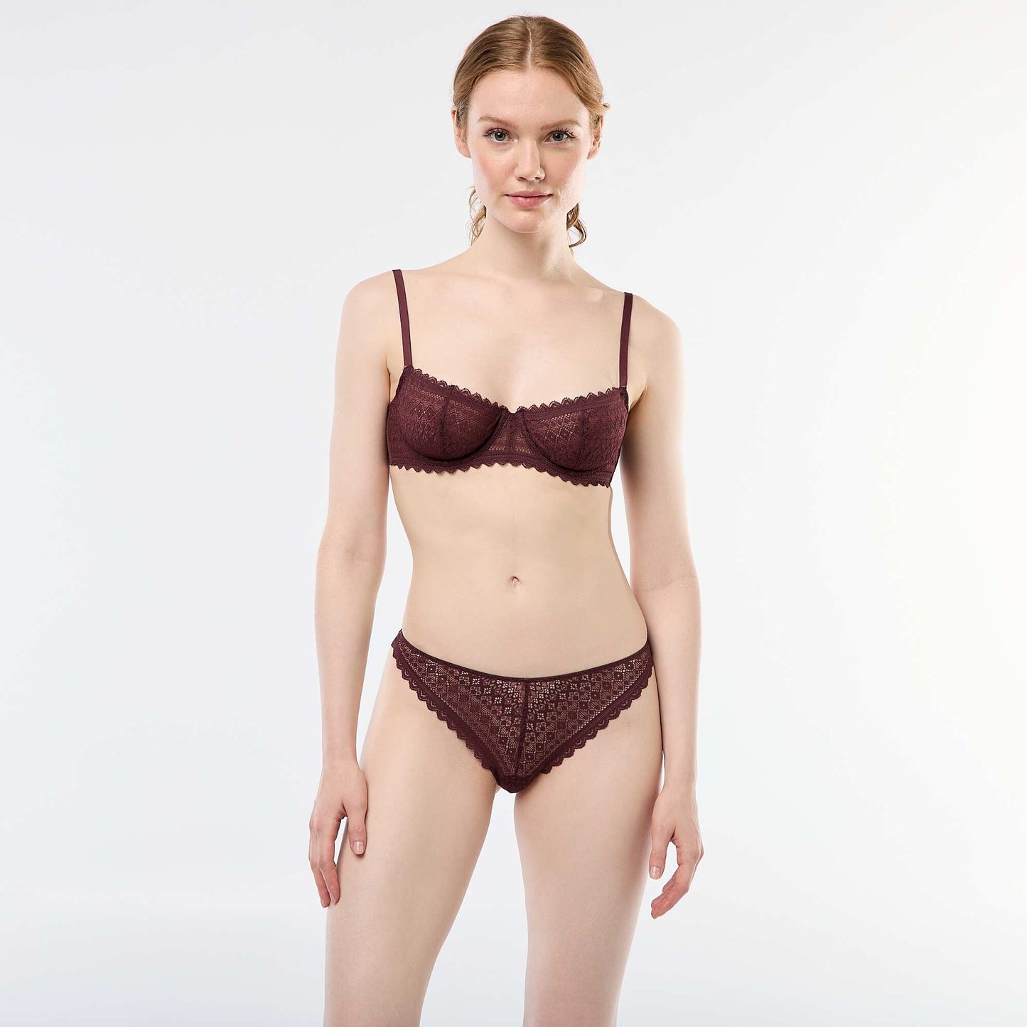 Tanga de encaje MARRON