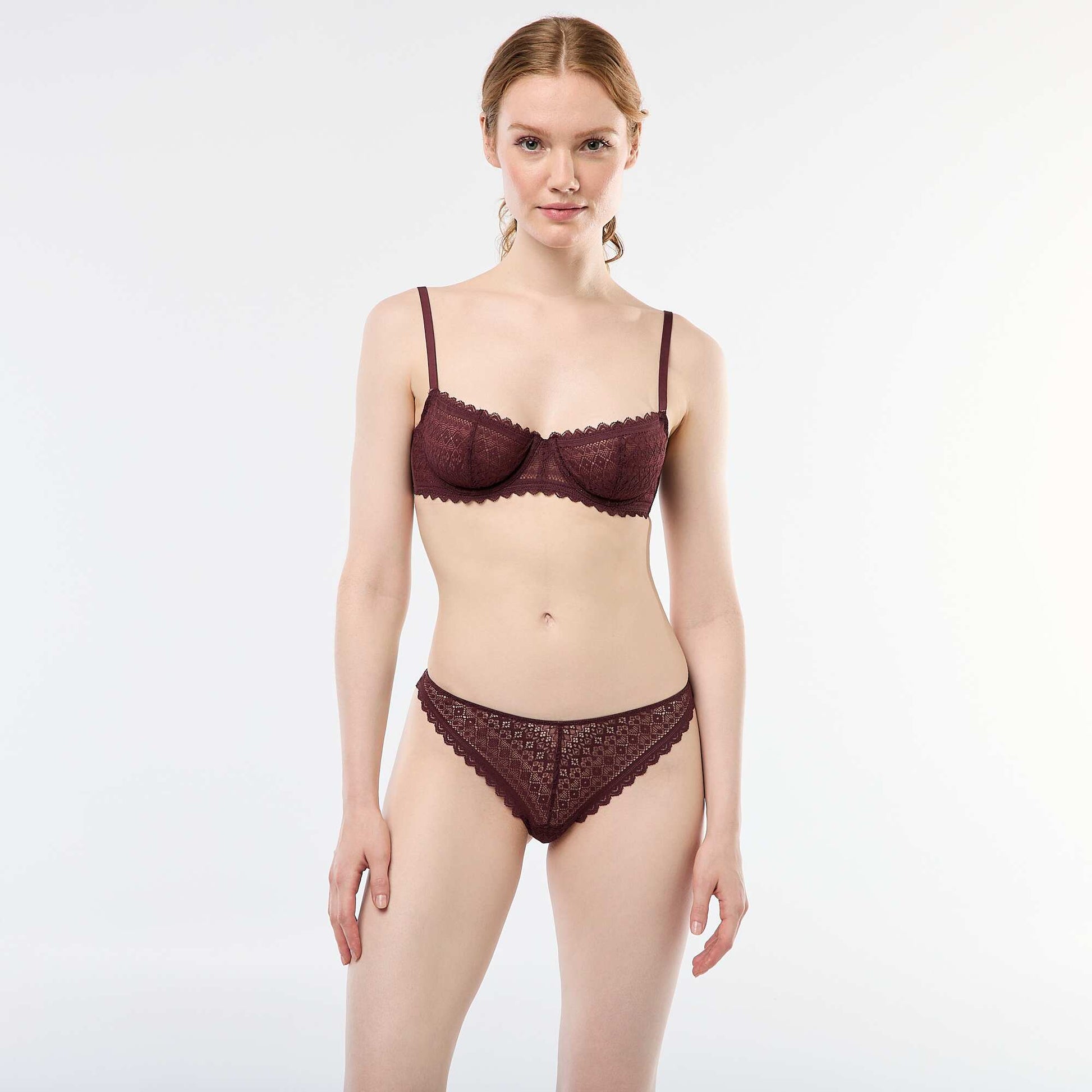 Tanga de encaje MARRON