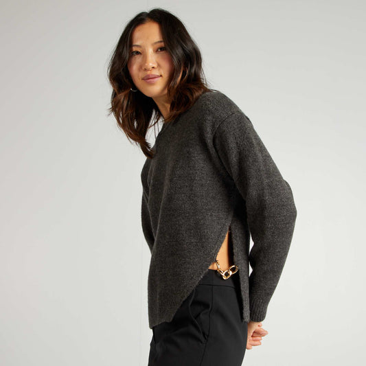Sweater de punto tricotado con cadena dorada GRIS