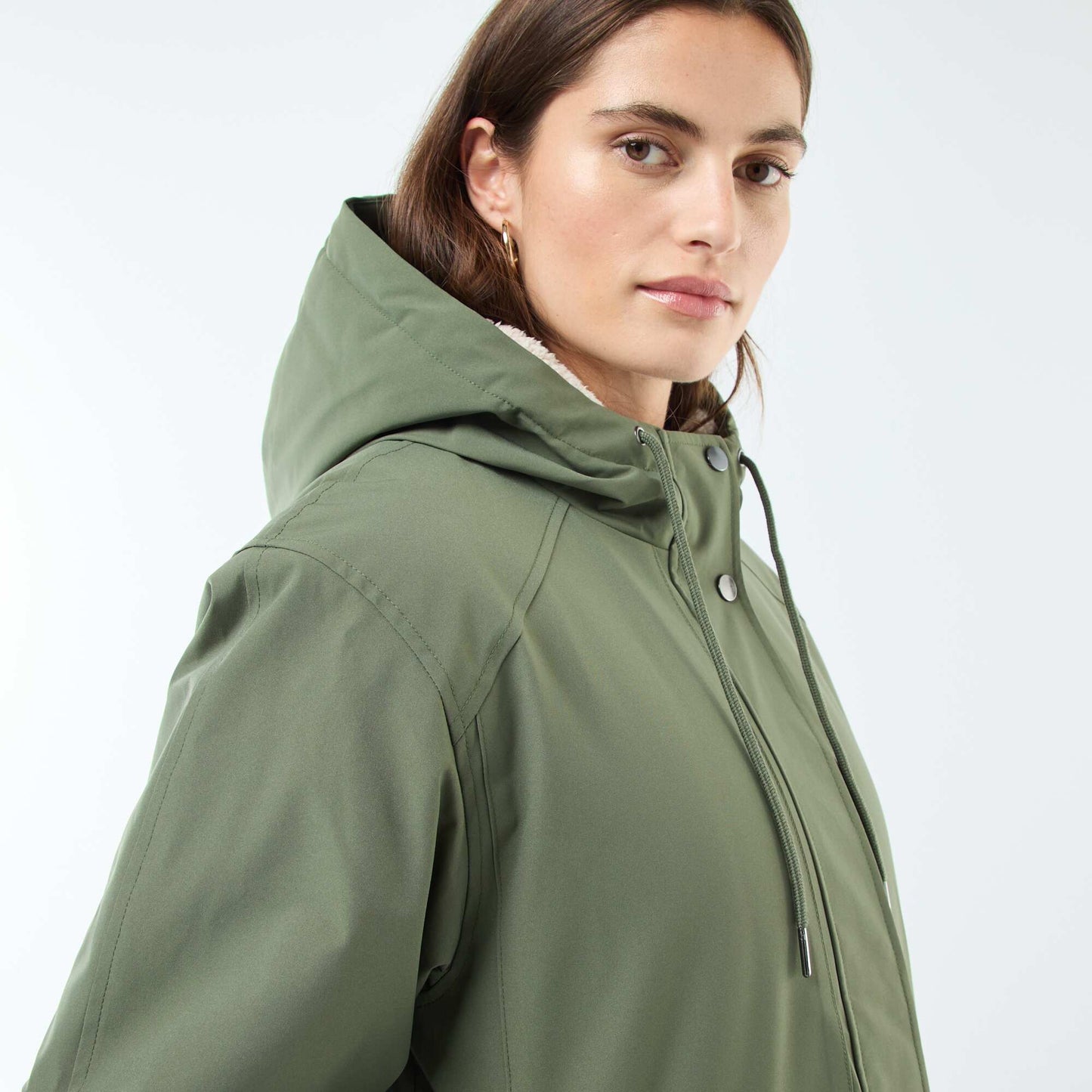 Parka larga con capucha y forro efecto borreguito VERDE