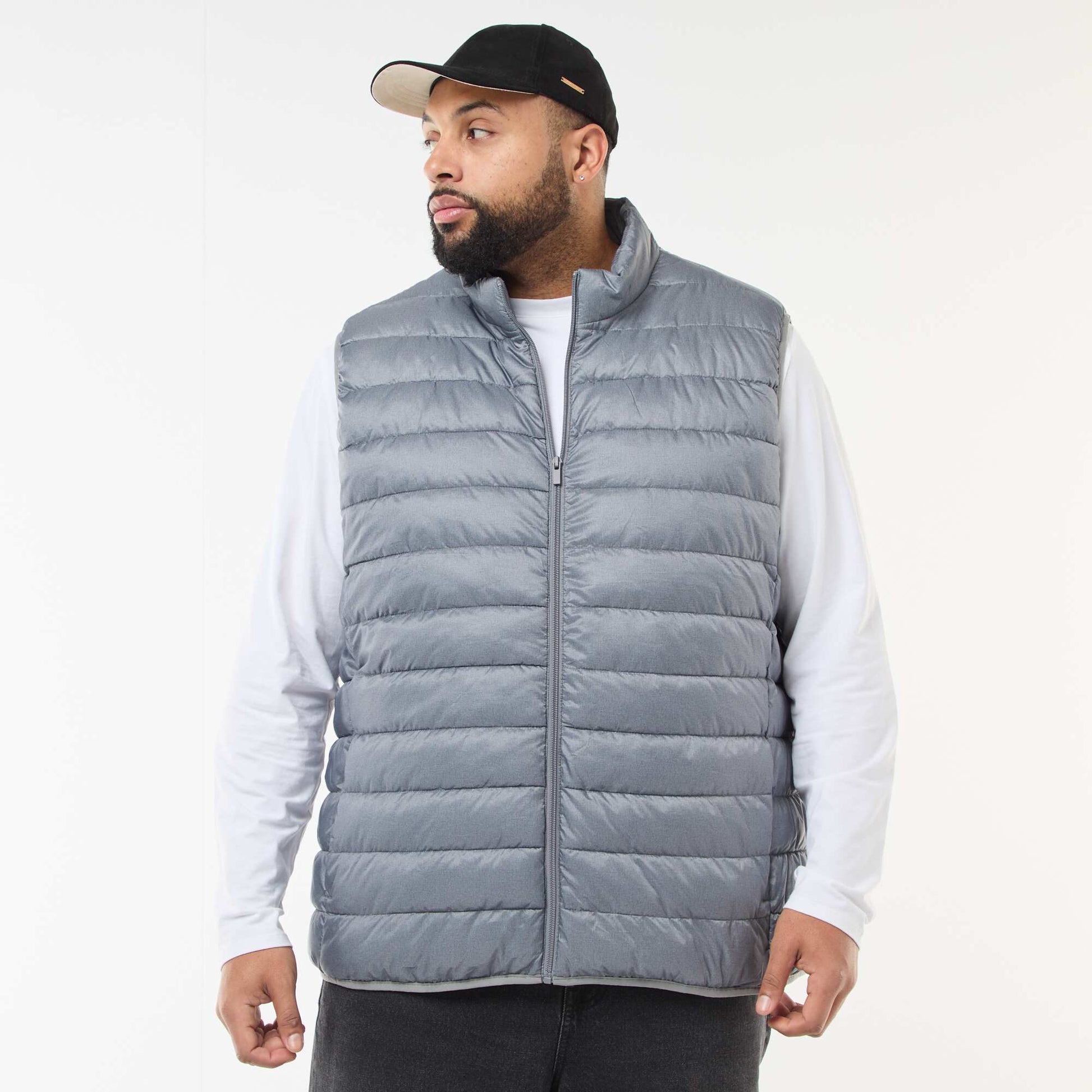 Chaleco acolchado ligero sin mangas con cuello alto GRIS