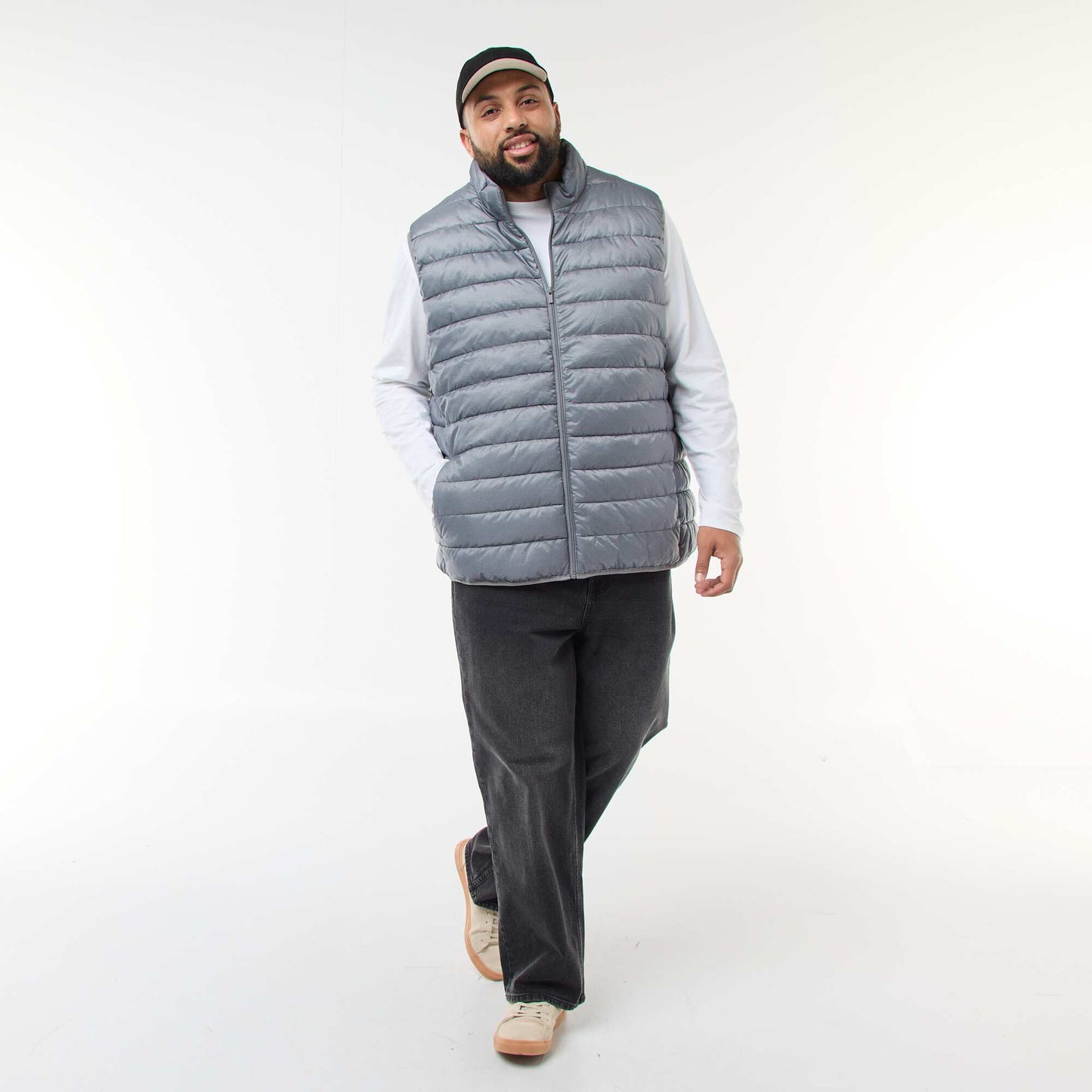 Chaleco acolchado ligero sin mangas con cuello alto GRIS