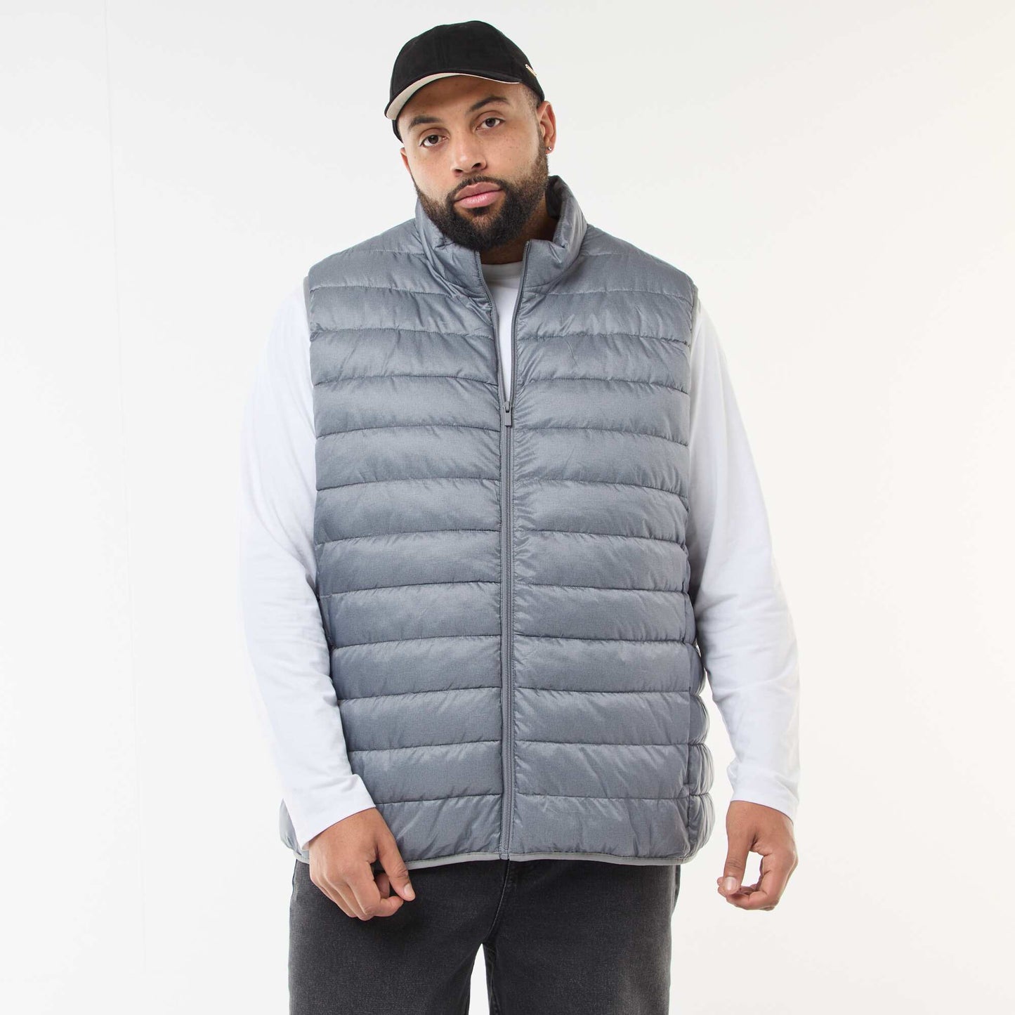 Chaleco acolchado ligero sin mangas con cuello alto GRIS
