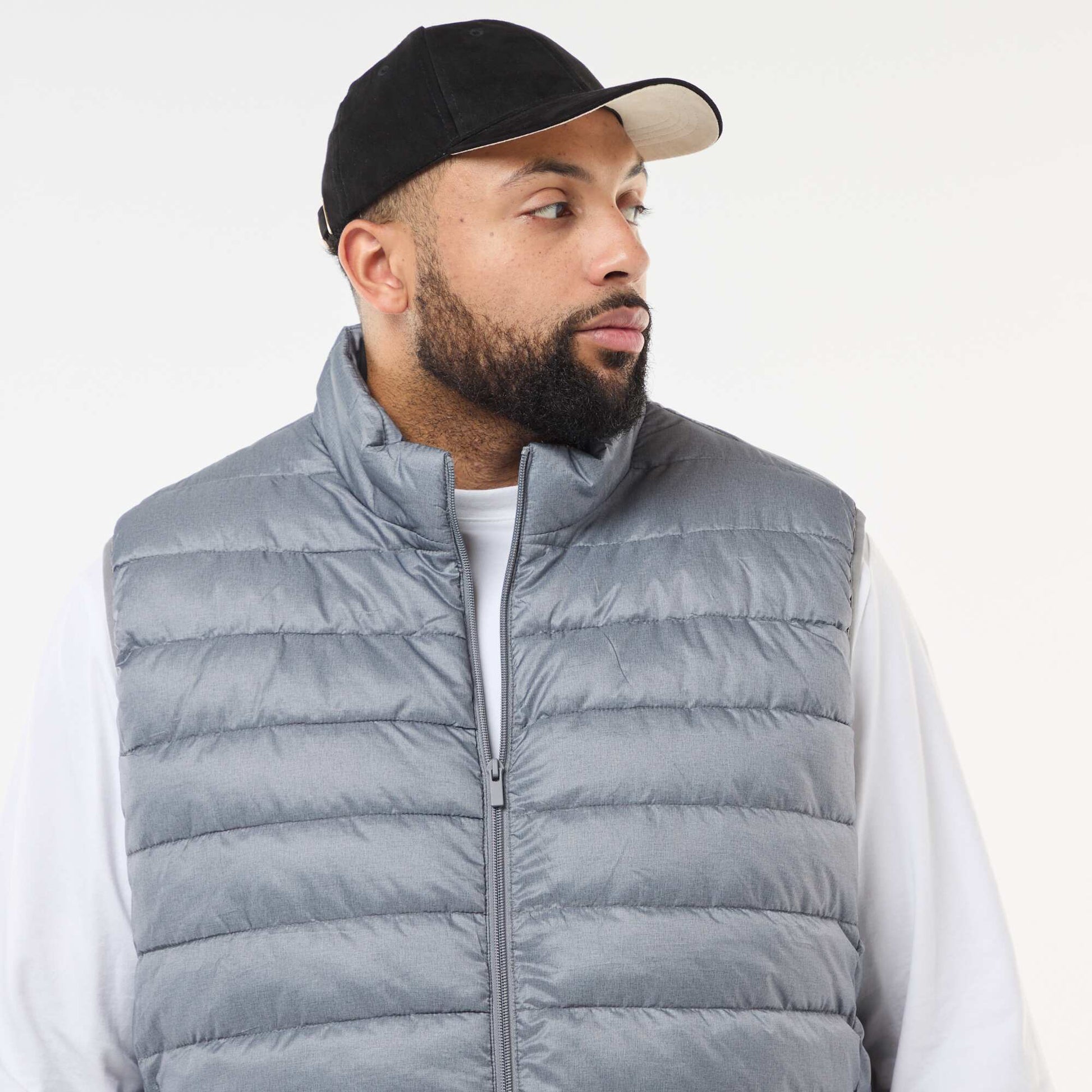 Chaleco acolchado ligero sin mangas con cuello alto GRIS