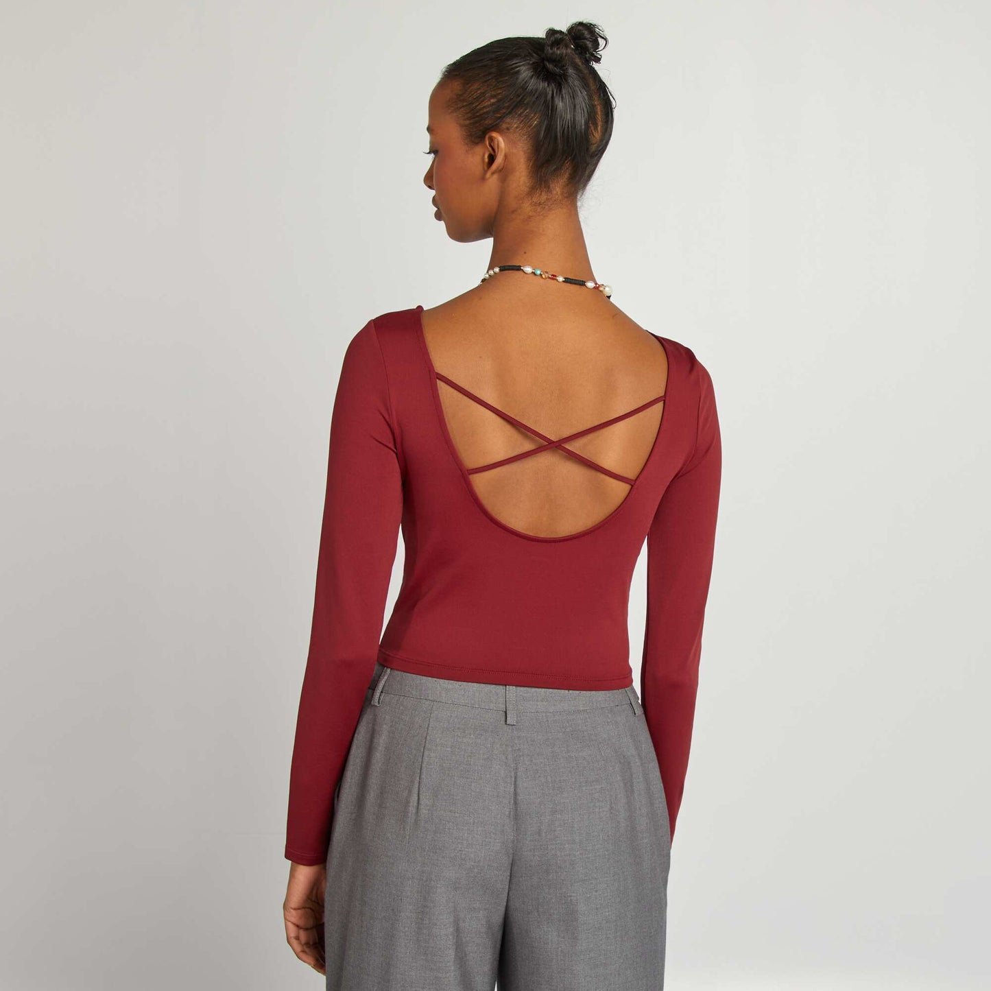 Camiseta crop top cruzada en la parte trasera ROJO