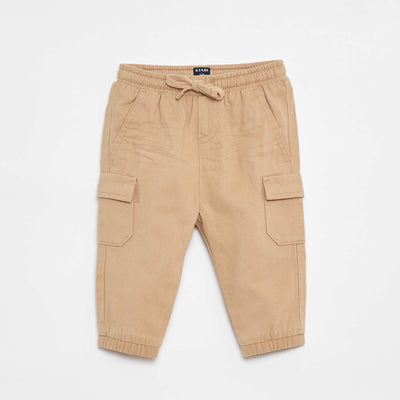 Pantalón jogger de sarga con bolsillos con solapa BEIGE