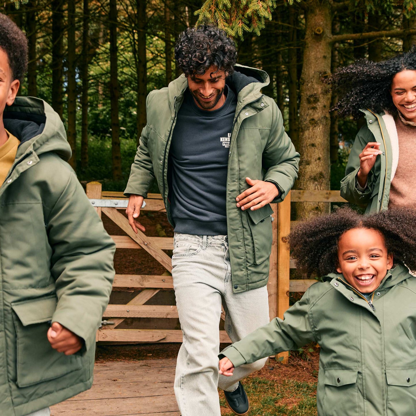 Parka con capucha VERDE