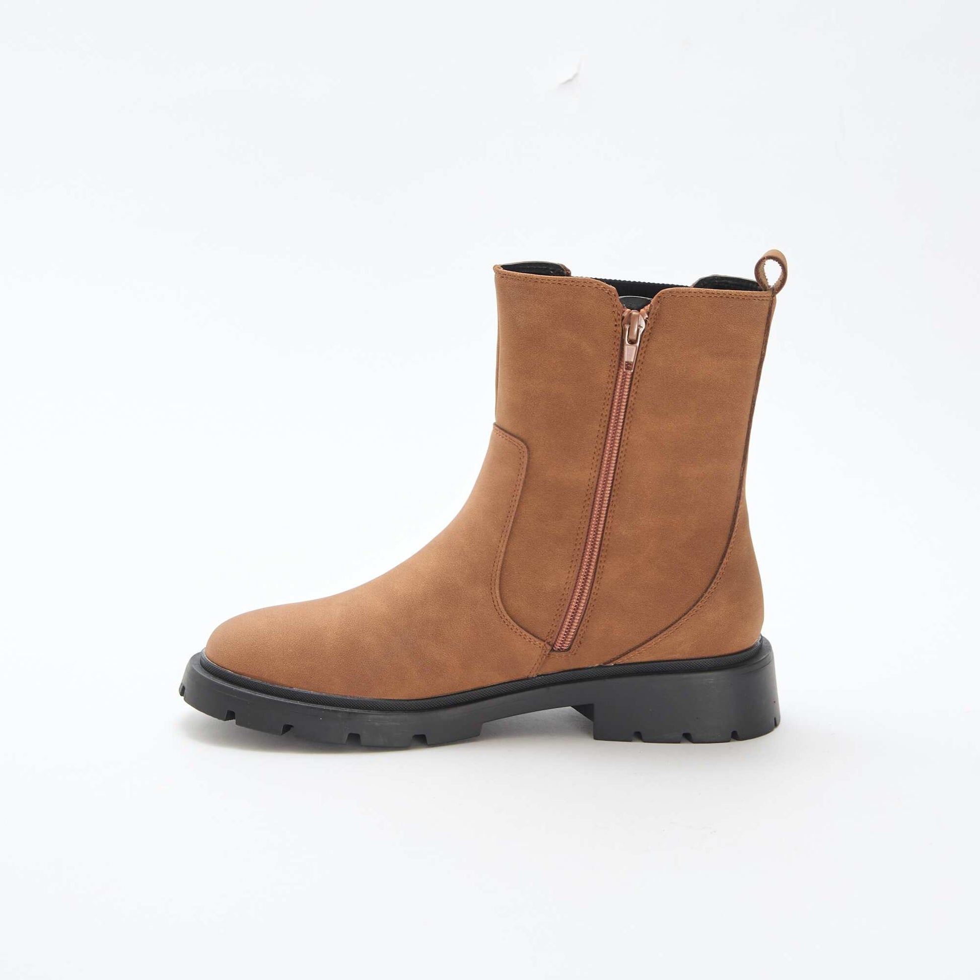 Botines modelo Chelsea de material sintético con fuelles elásticos MARRON