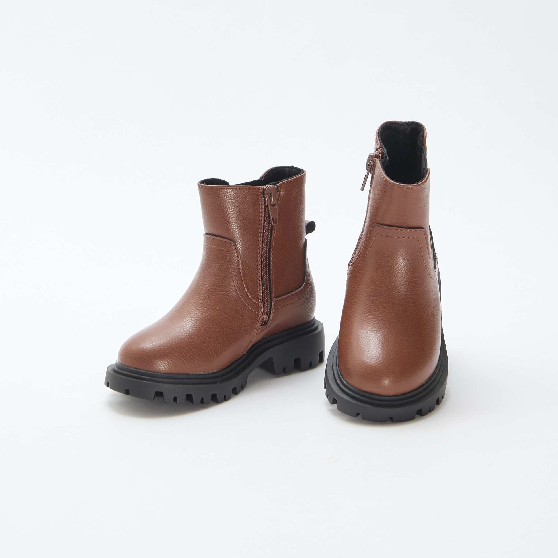 Botas ajustadas de polipiel MARRON