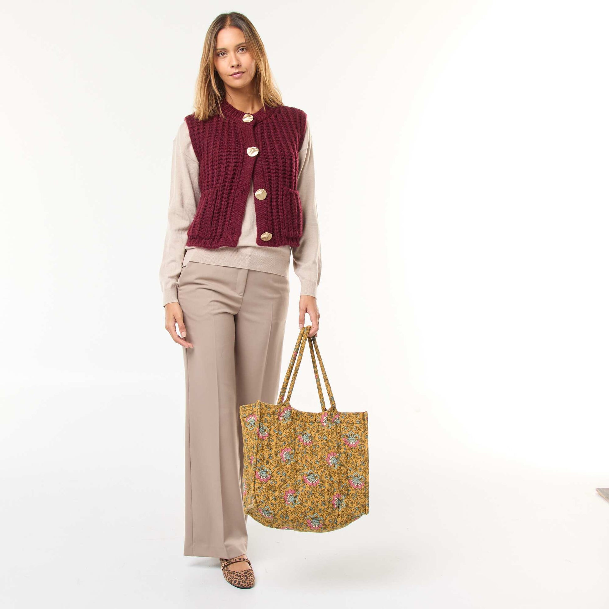 Sweater de punto fino con cuello de pico BEIGE