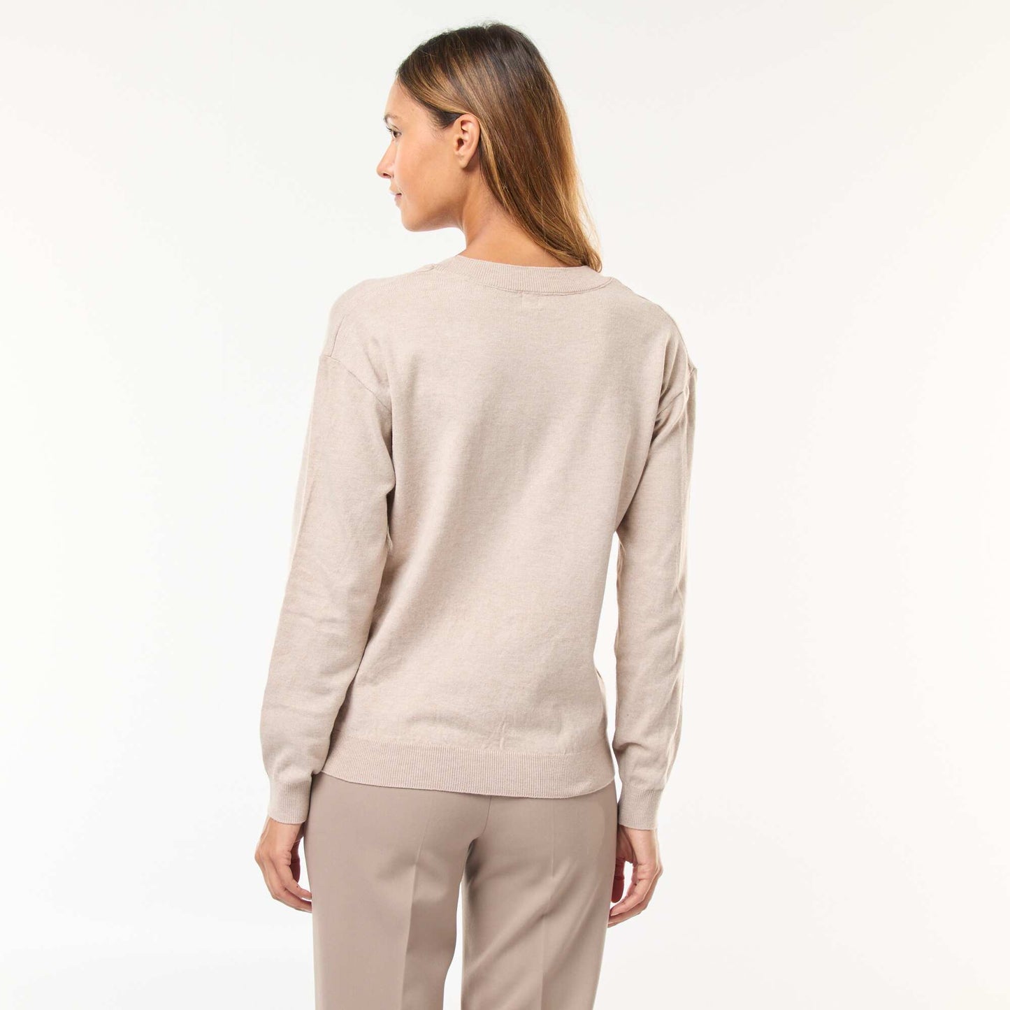 Sweater de punto fino con cuello de pico BEIGE