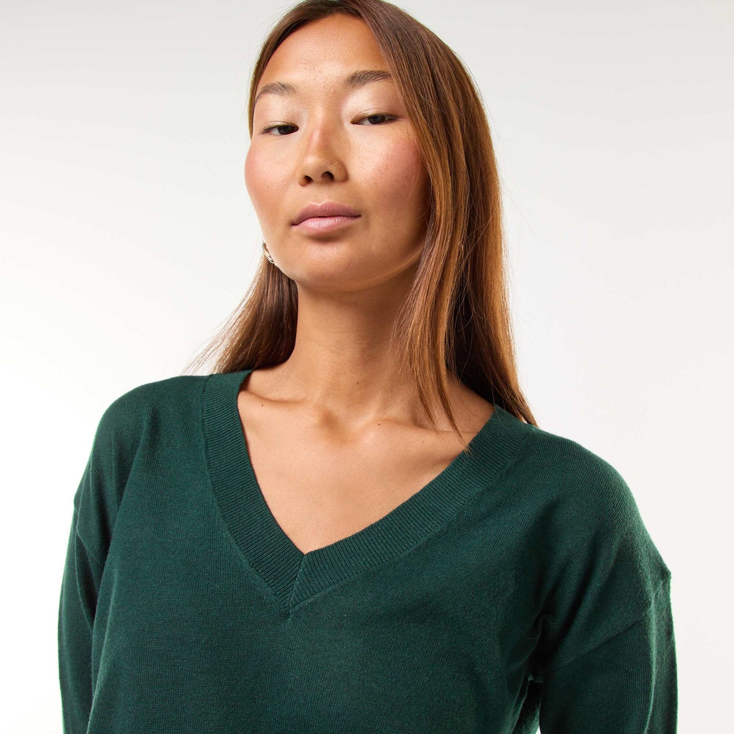 Sweater de punto fino con cuello de pico VERDE