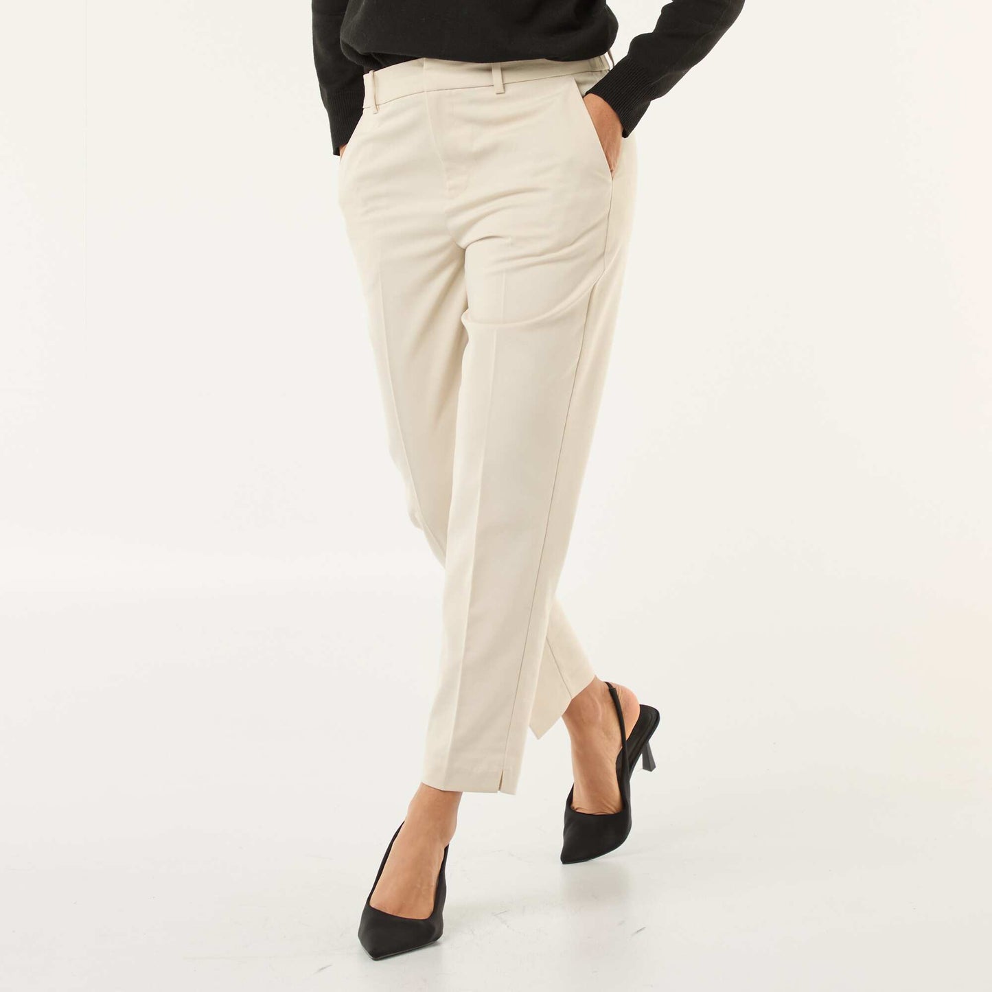 Pantalón pitillo liso con 2 bolsillos BEIGE