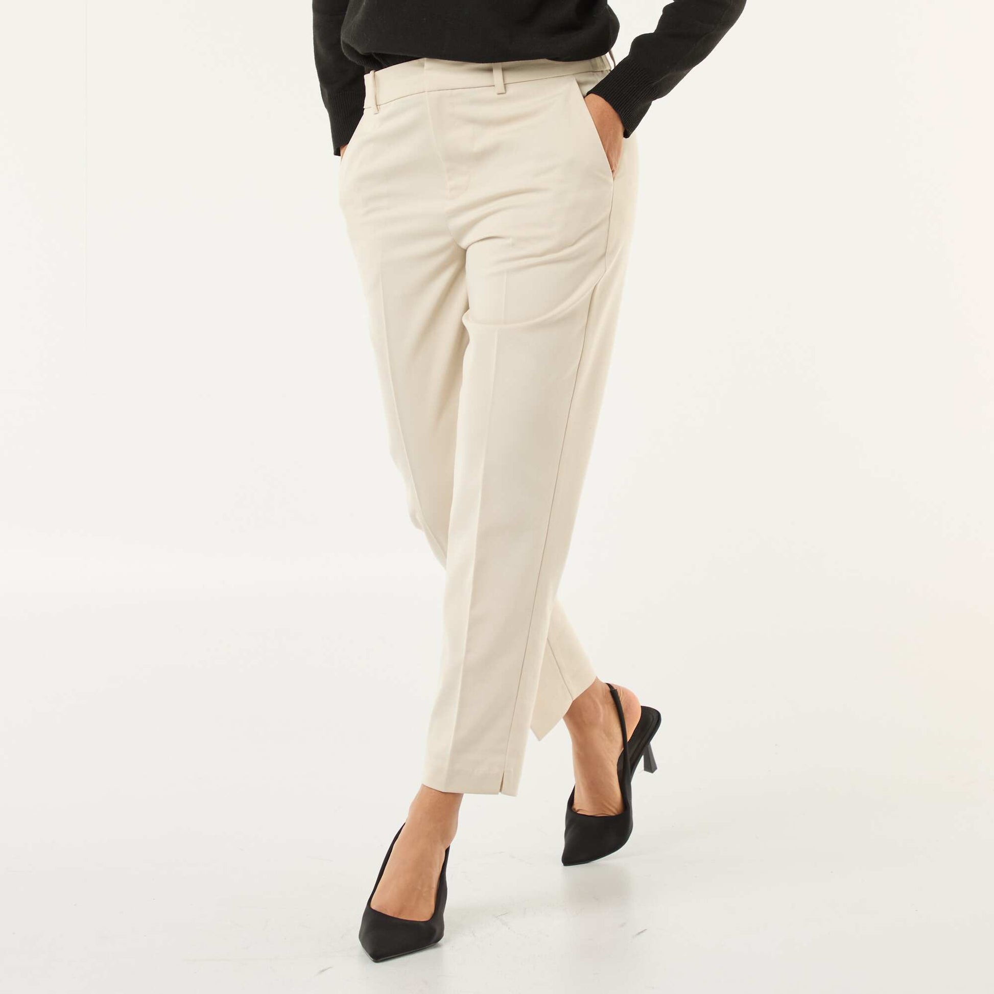 Pantalón pitillo liso con 2 bolsillos BEIGE