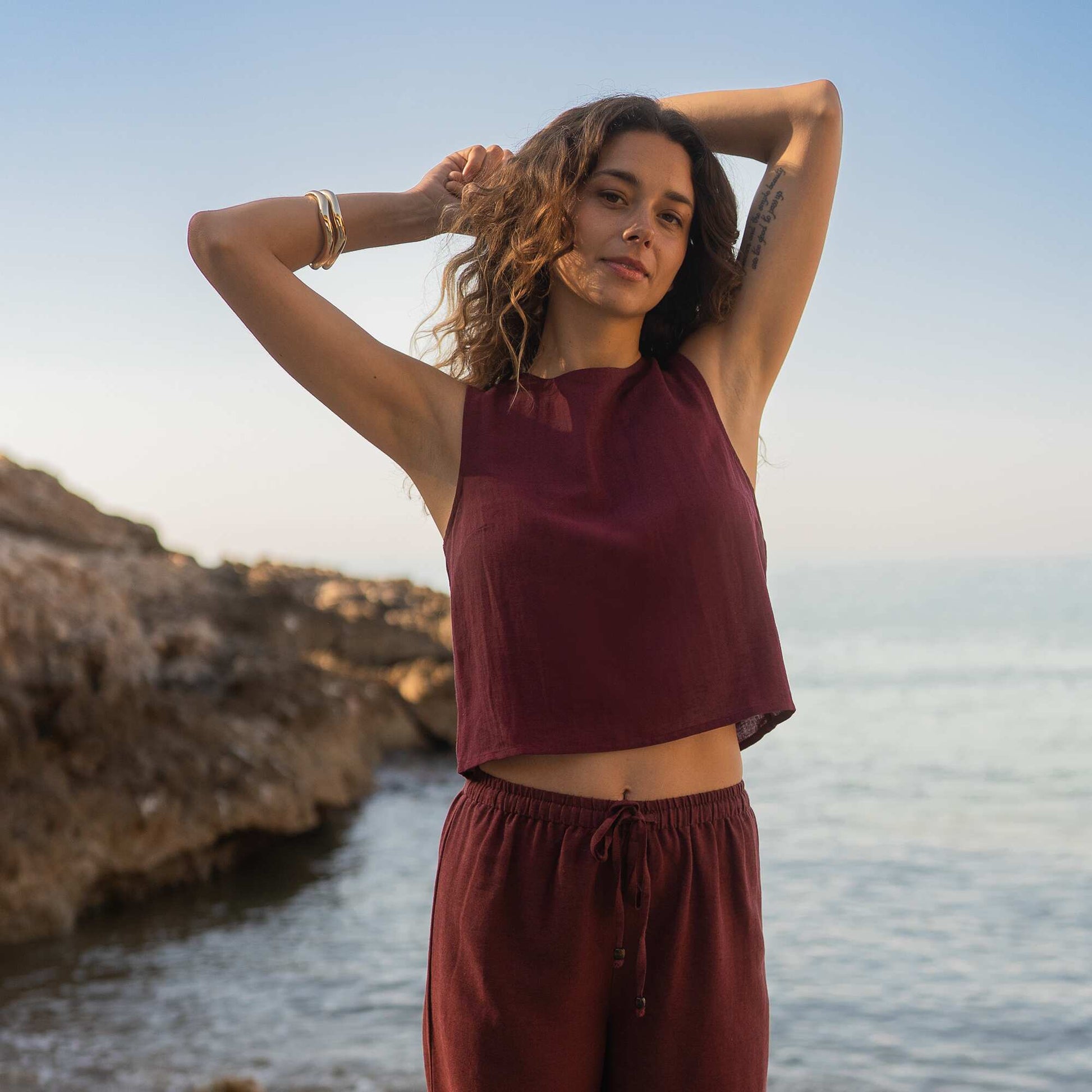 Blusa crop de mezcla de lino sin manags ROJO – Kiabi Uruguay