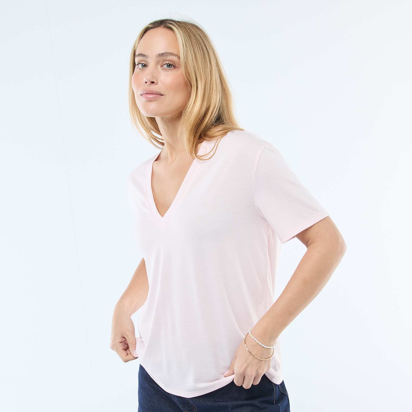 Camiseta de manga corta cuello de pico ROSA