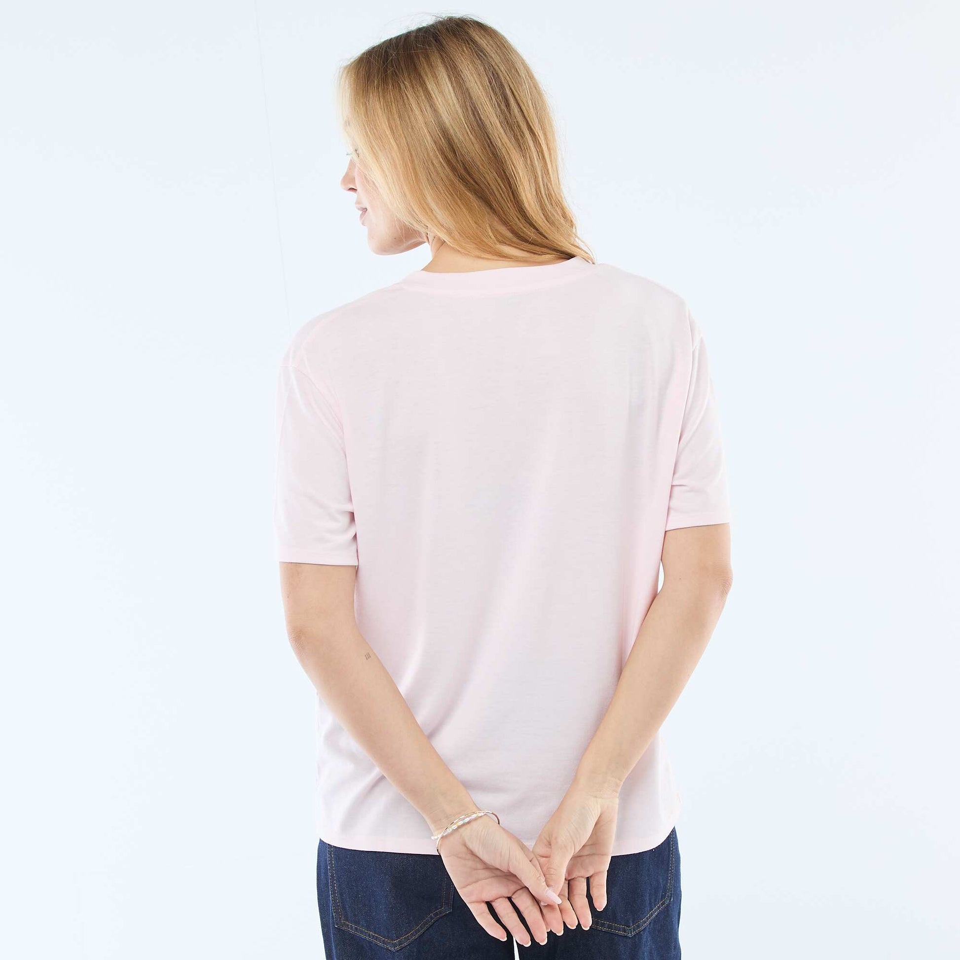 Camiseta de manga corta cuello de pico ROSA