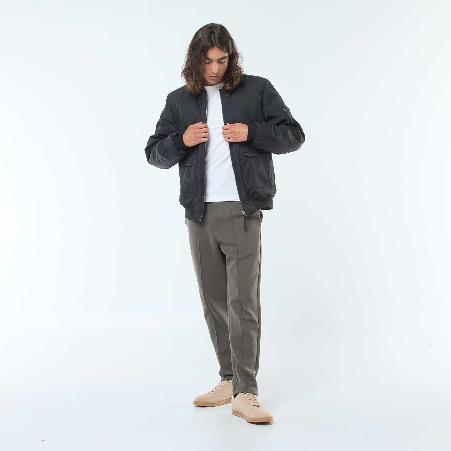 Campera estilo aviador con bolsillos de fuelle doble entrada NEGRO