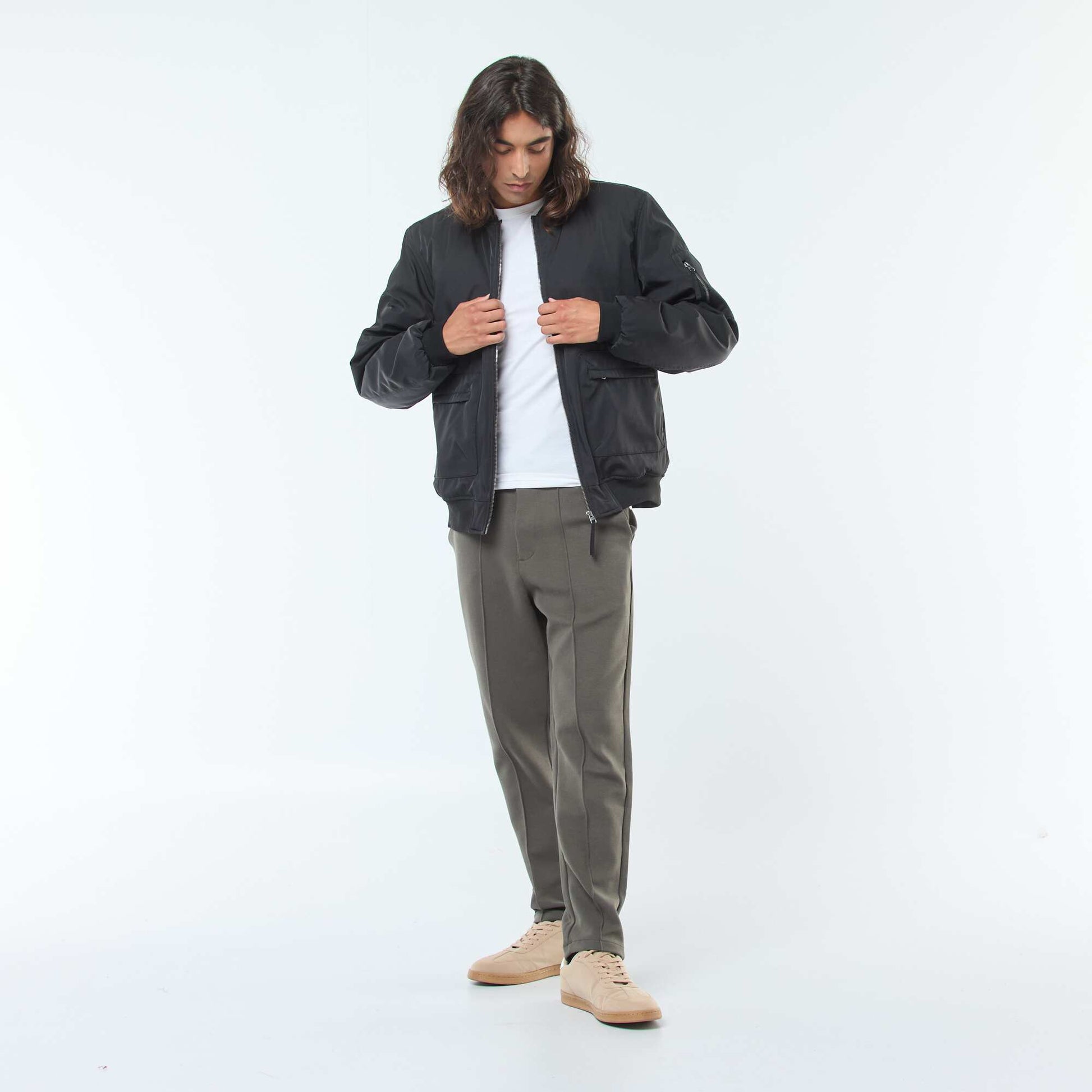 Campera estilo aviador con bolsillos de fuelle doble entrada NEGRO