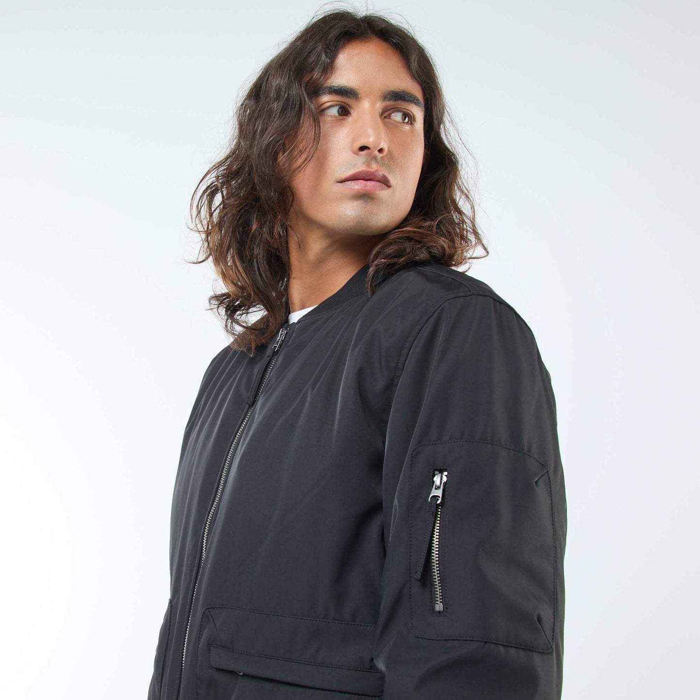Campera estilo aviador con bolsillos de fuelle doble entrada NEGRO