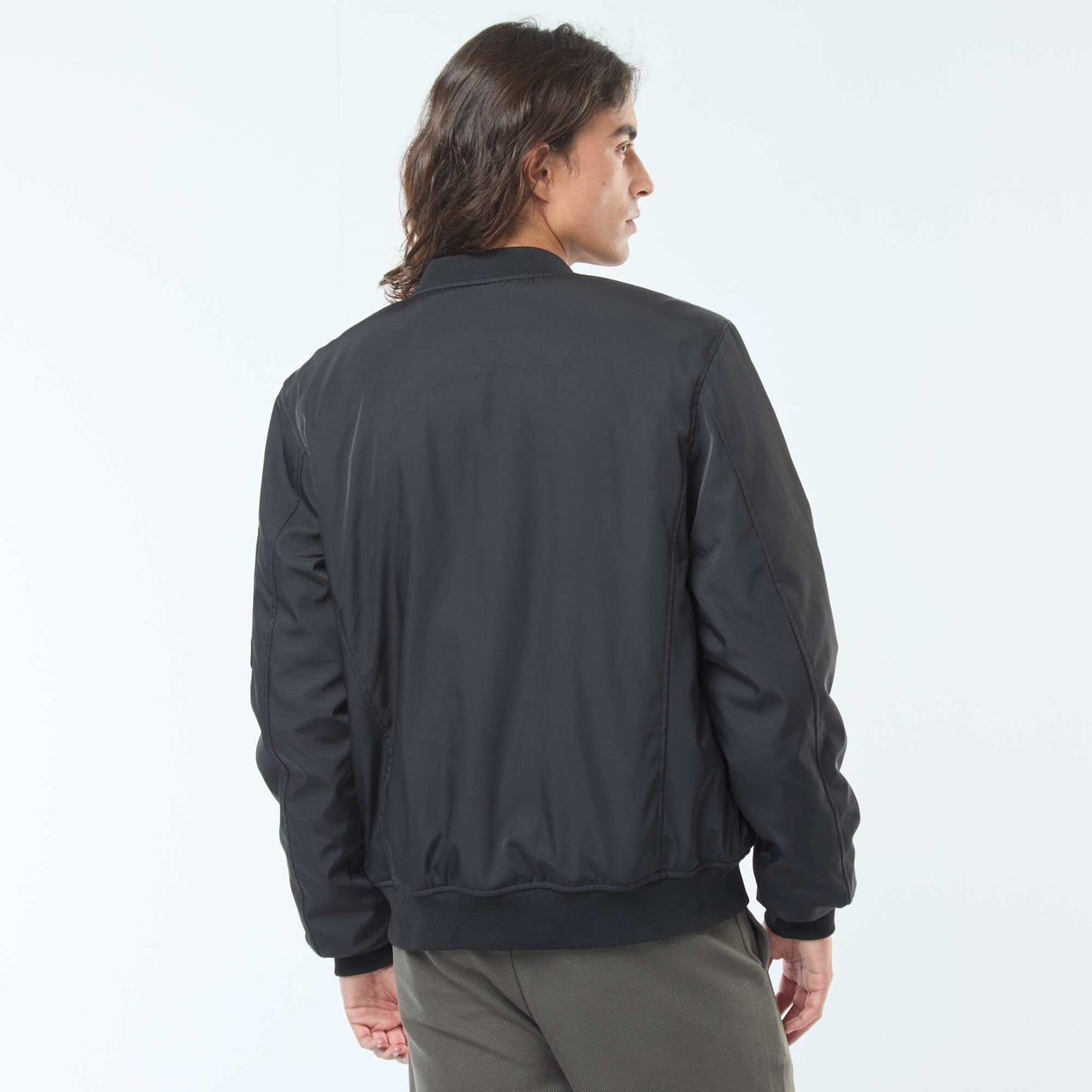 Campera estilo aviador con bolsillos de fuelle doble entrada NEGRO