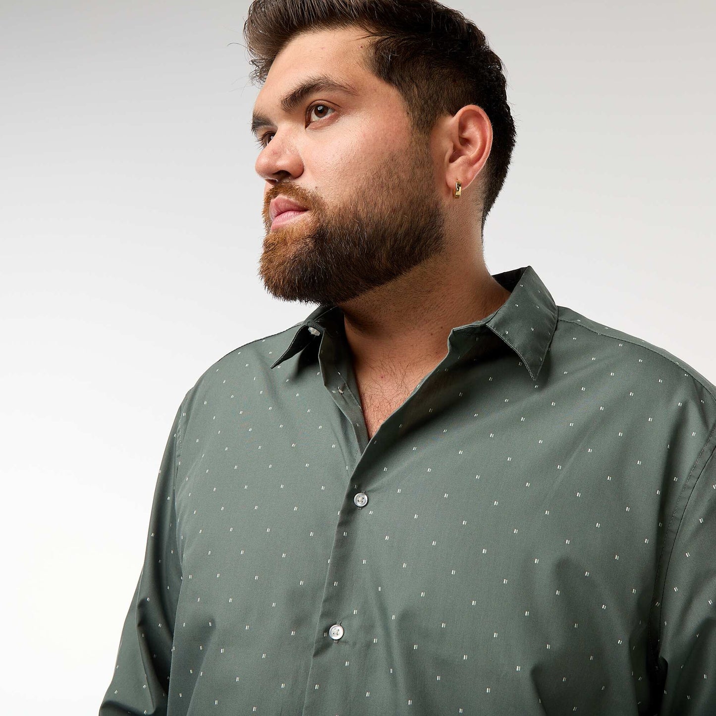 Camisa regular fit / corte recto con estampado VERDE