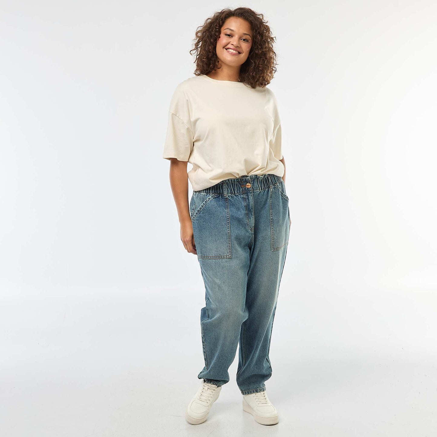 Jeans mom con cintura elástica AZUL