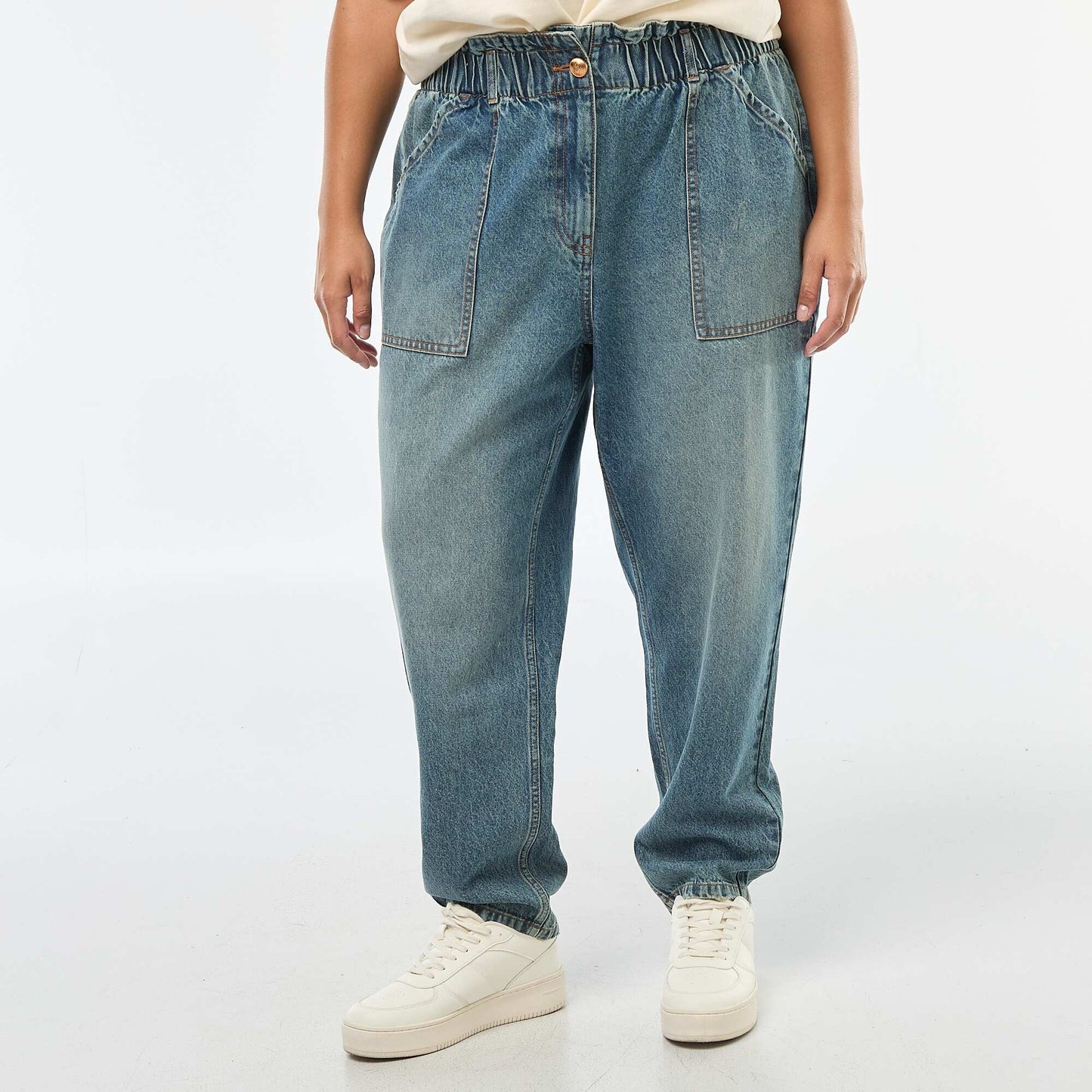 Jeans mom con cintura elástica AZUL