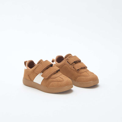Zapatillas bajas con apertura de 2 velcros MARRON
