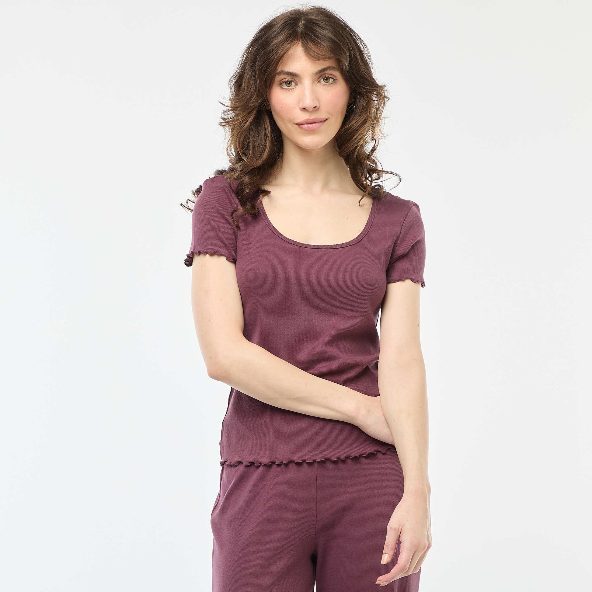 Camiseta lisa de punto acanalado de manga corta PURPURA