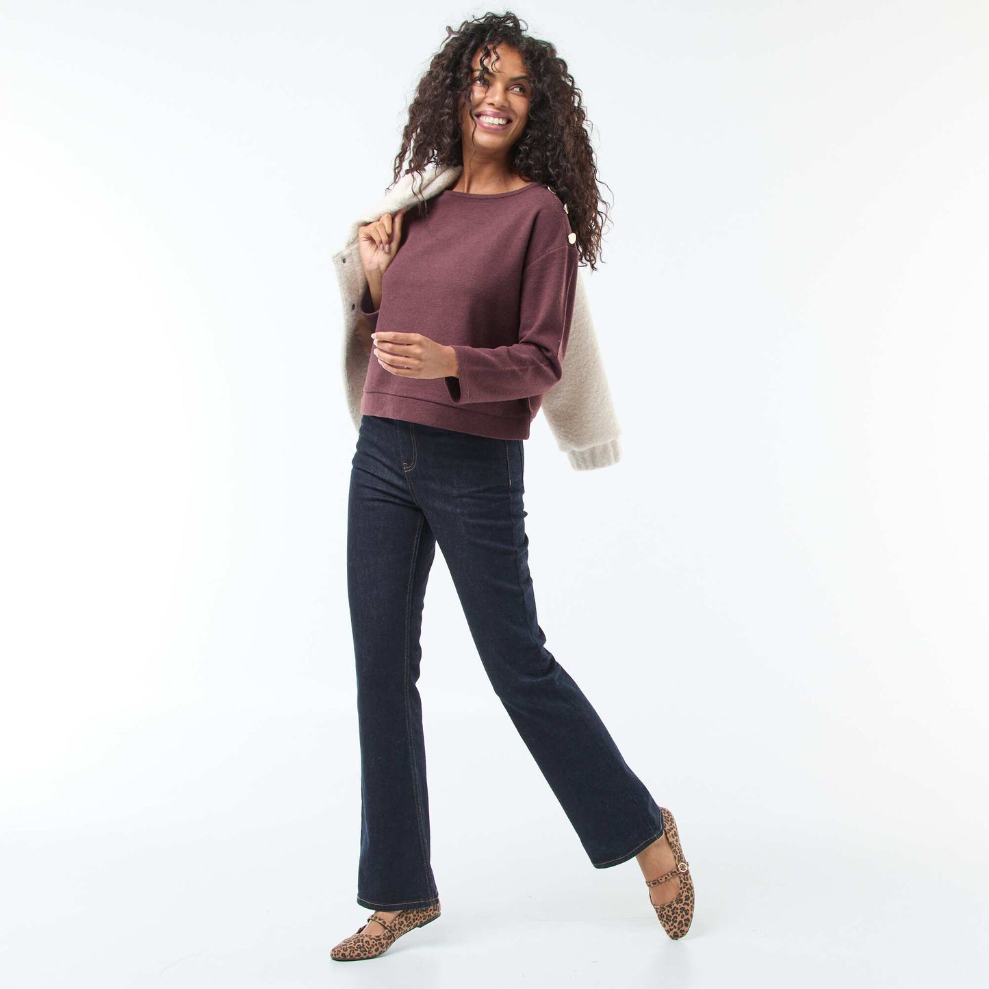 Sweater con botones decorativos dorados en el hombro PURPURA