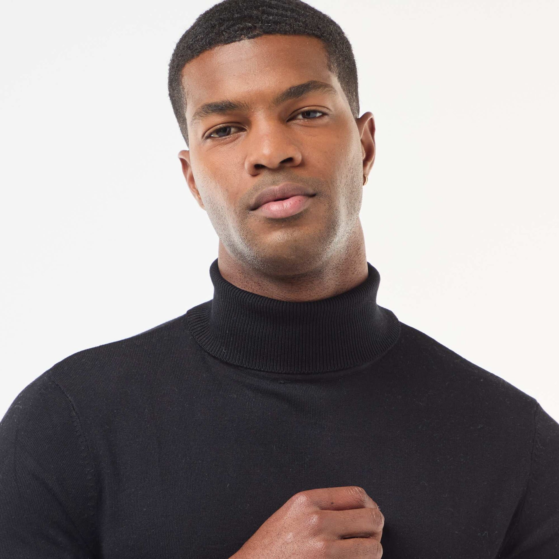 Sweater de cuello alto liso NEGRO