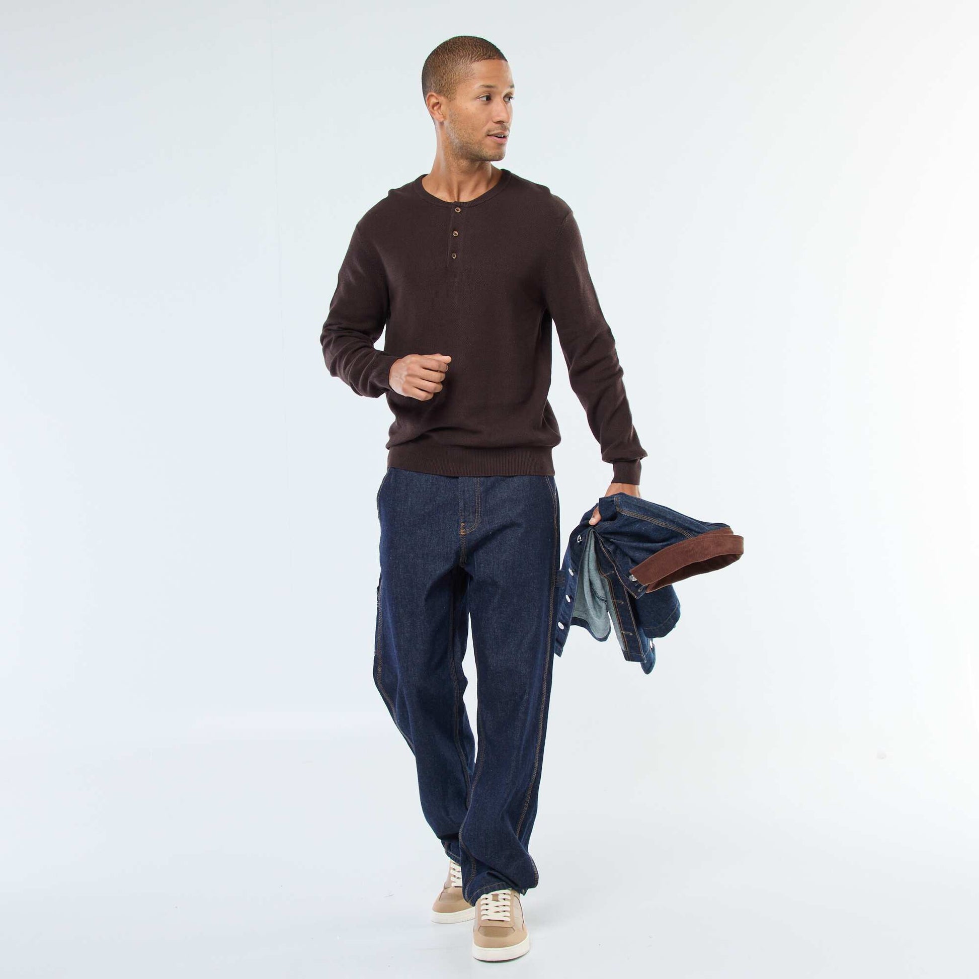 Sweater de punto fantasía con cuello redondo abotonado MARRON