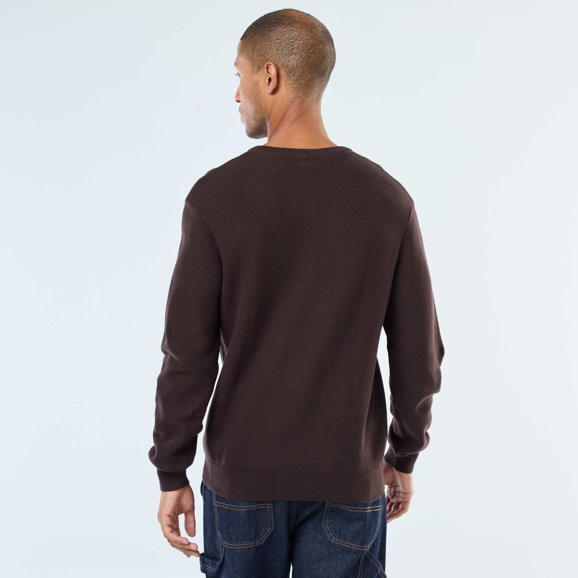Sweater de punto fantasía con cuello redondo abotonado MARRON