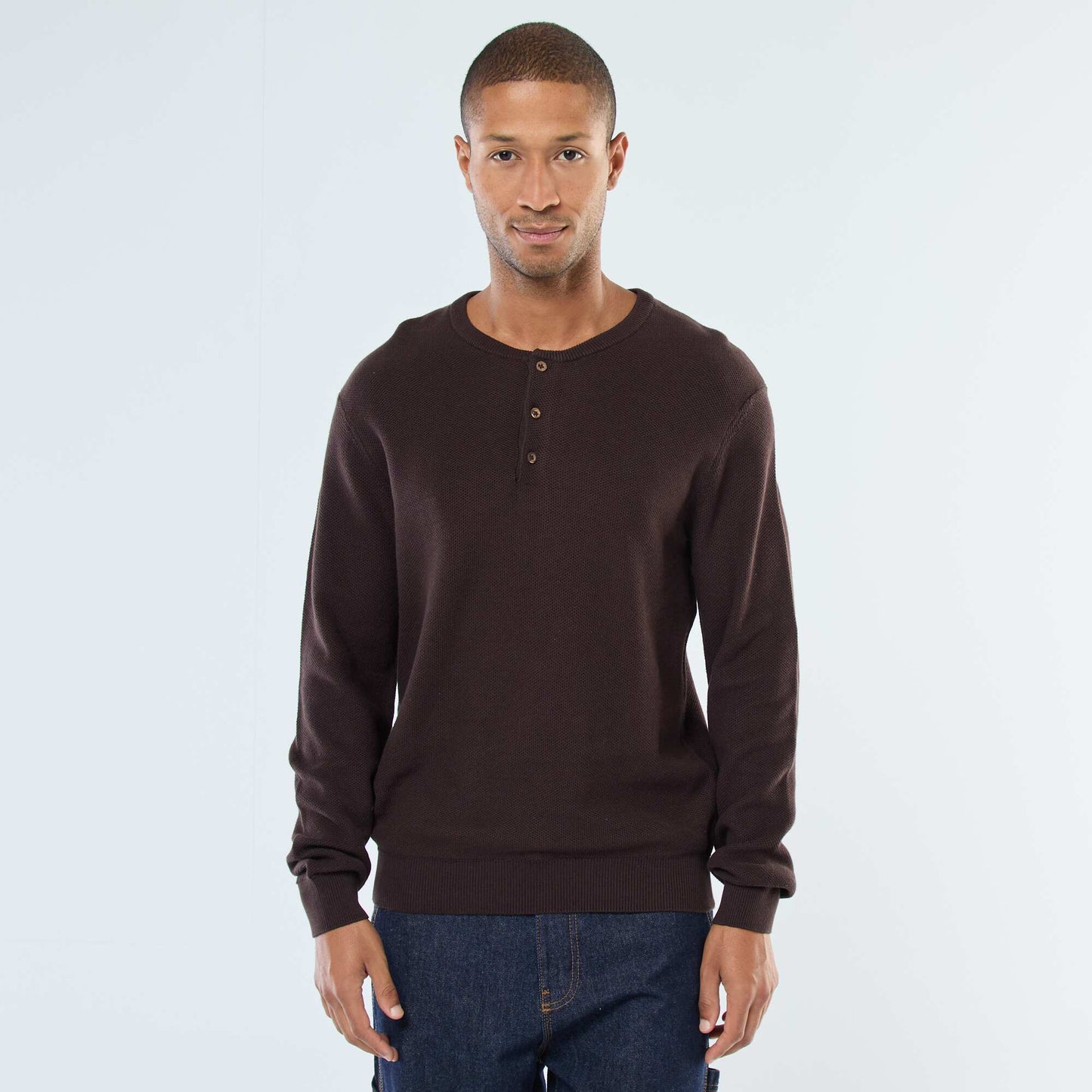 Sweater de punto fantasía con cuello redondo abotonado MARRON