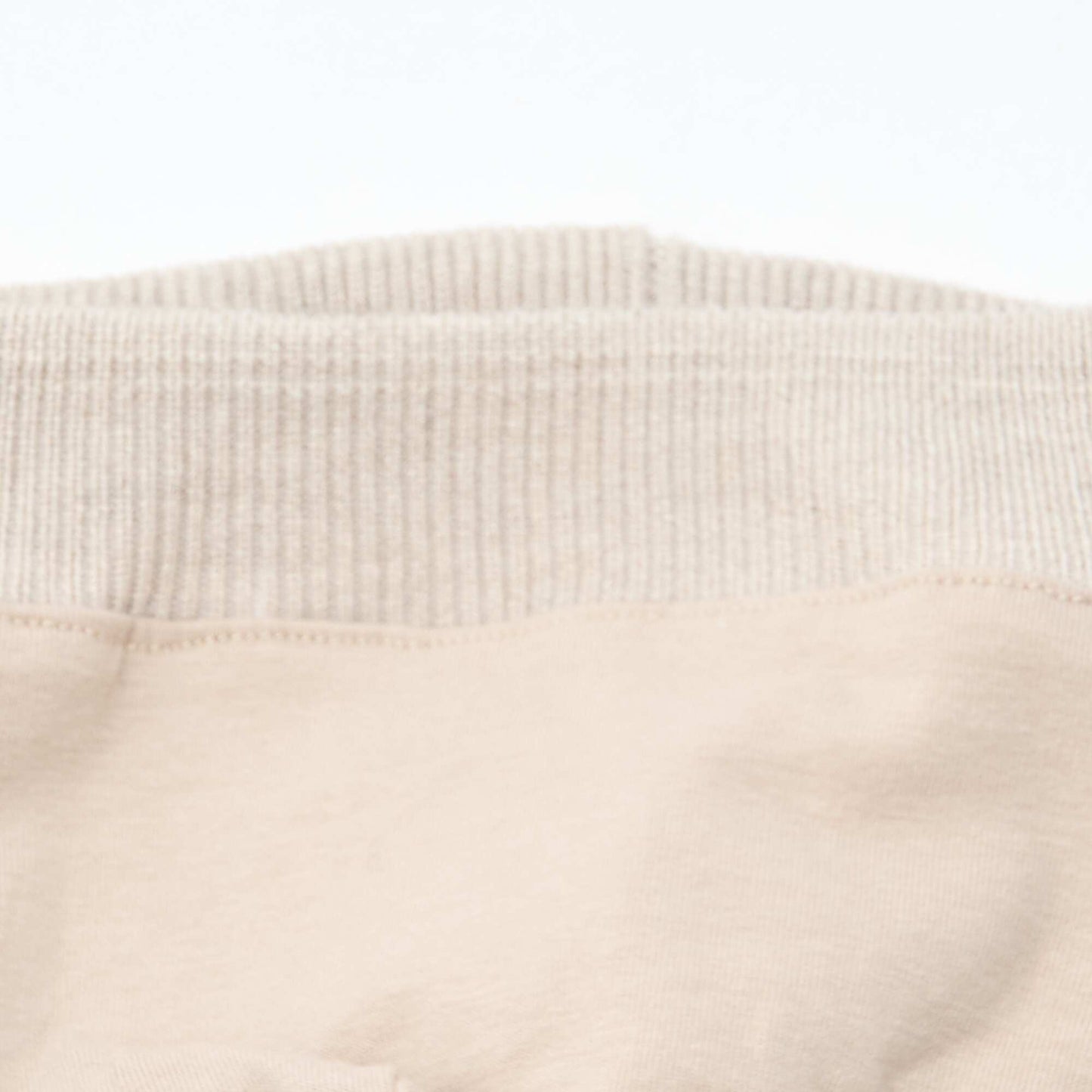 Gorro de punto con pompón BEIGE