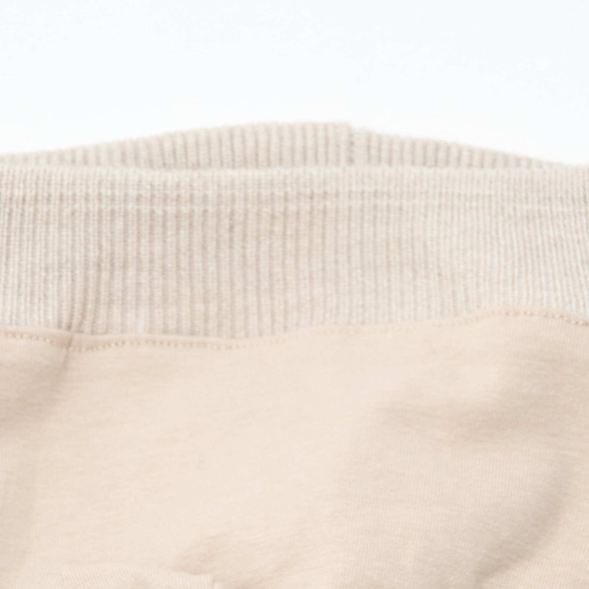 Gorro de punto con pompón BEIGE