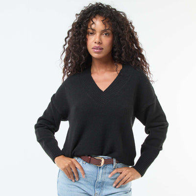 Sweater liso con cuello en pico NEGRO